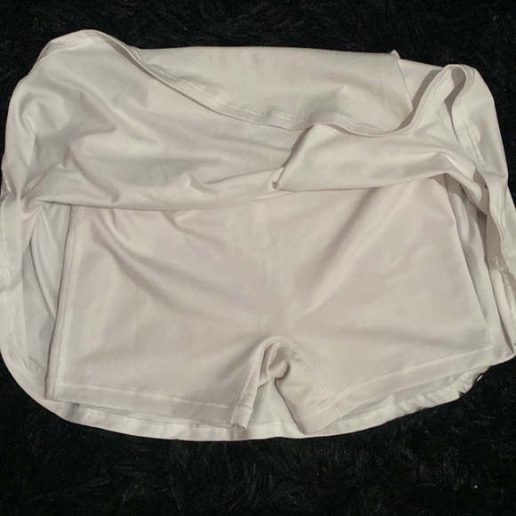 White Nike tennis skirt. Size XS - Picture 3 of 3